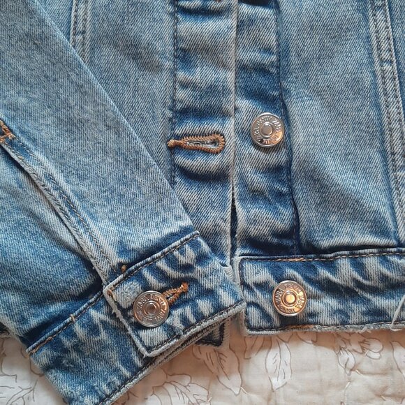 ZARA Distressed Button-up Light Blue Wash Cotton Jean Jacket - Size XS - Picture 5 of 11